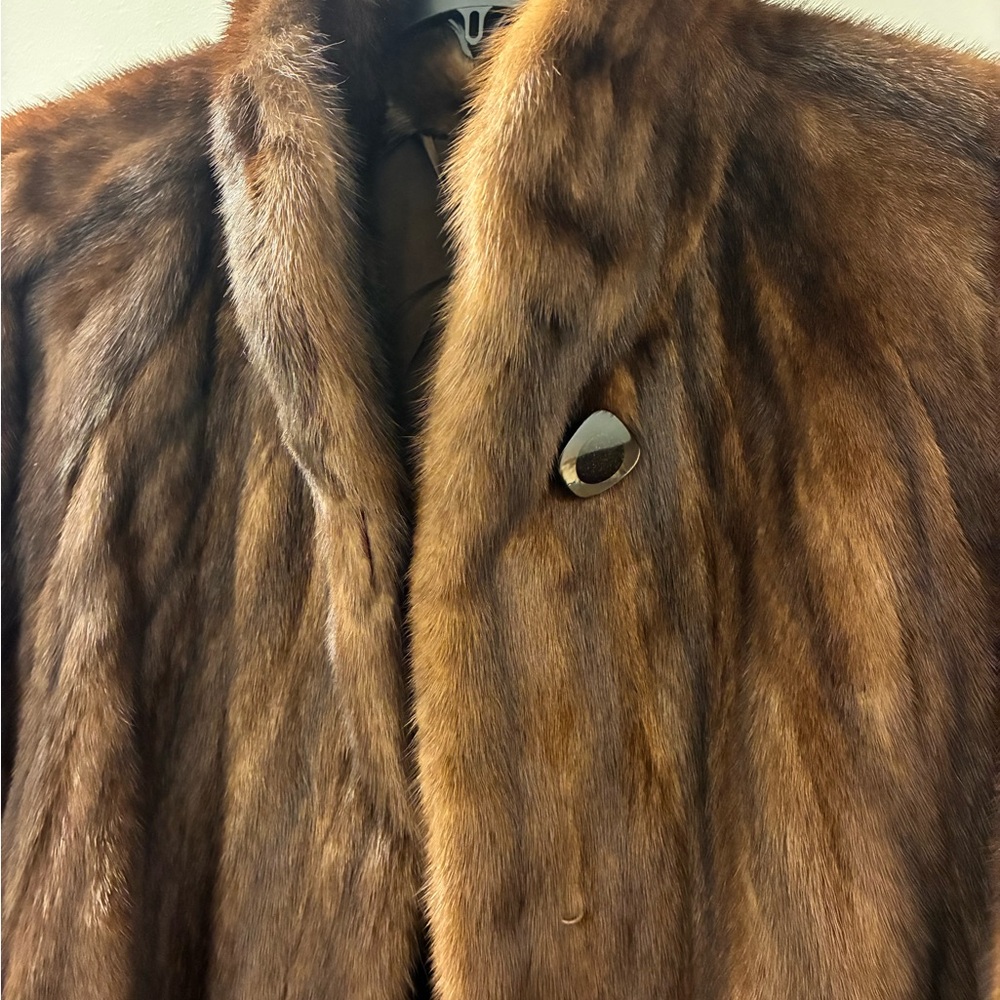 Luxurious Brown Fur Coat - Picture 3 of 11
